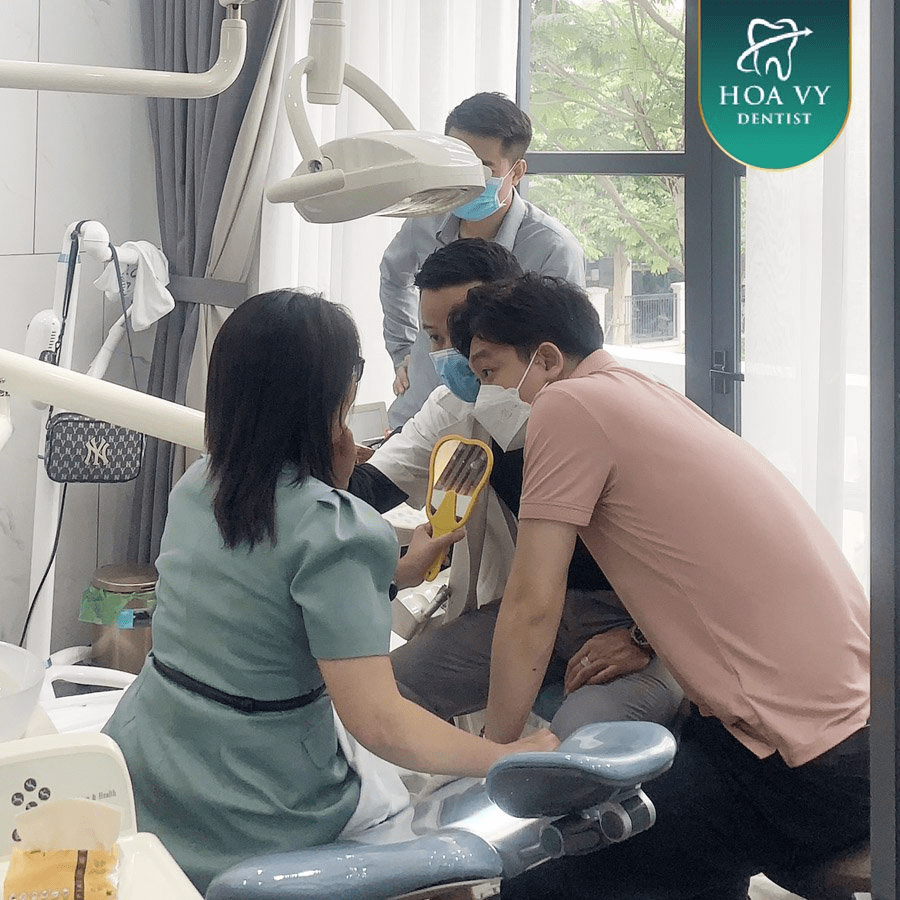 Bọc răng sứ tại Nha Khoa Hoa Vy Dentist luôn đảm bảo chất lượng.