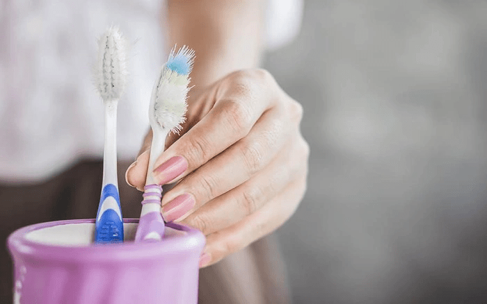 Bạn nên thay đổi bàn chải đánh răng định kỳ để vệ sinh răng miệng tốt nhất.
