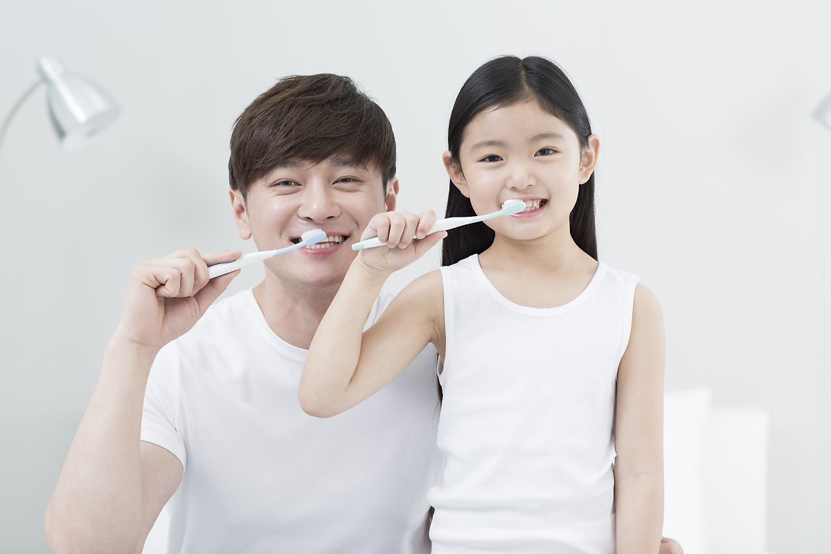 Chăm sóc răng trẻ em nên bao gồm cả thăm khám định kỳ ở phòng nha 